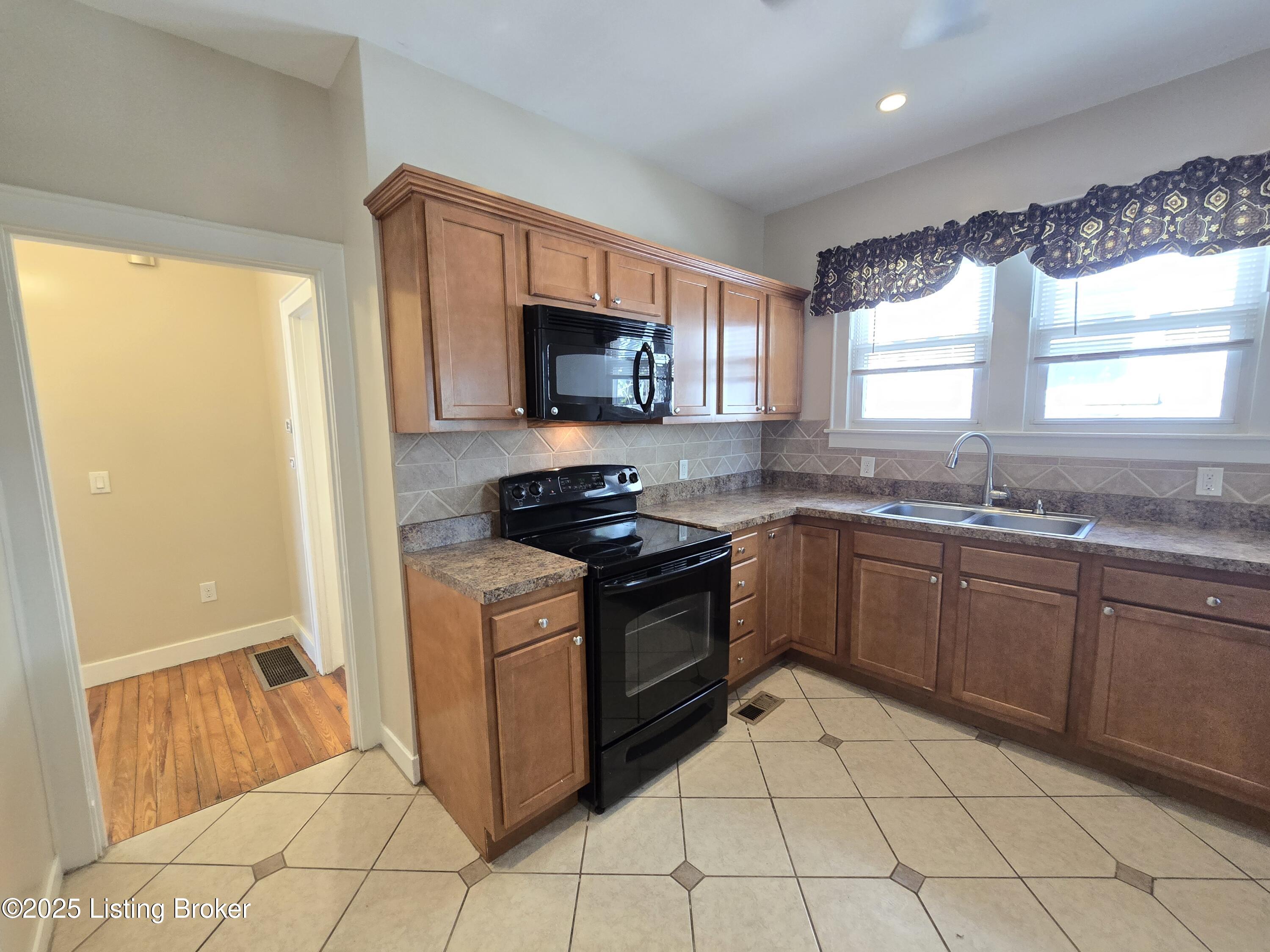 513 E Barbee Ave, Louisville, Kentucky image 25