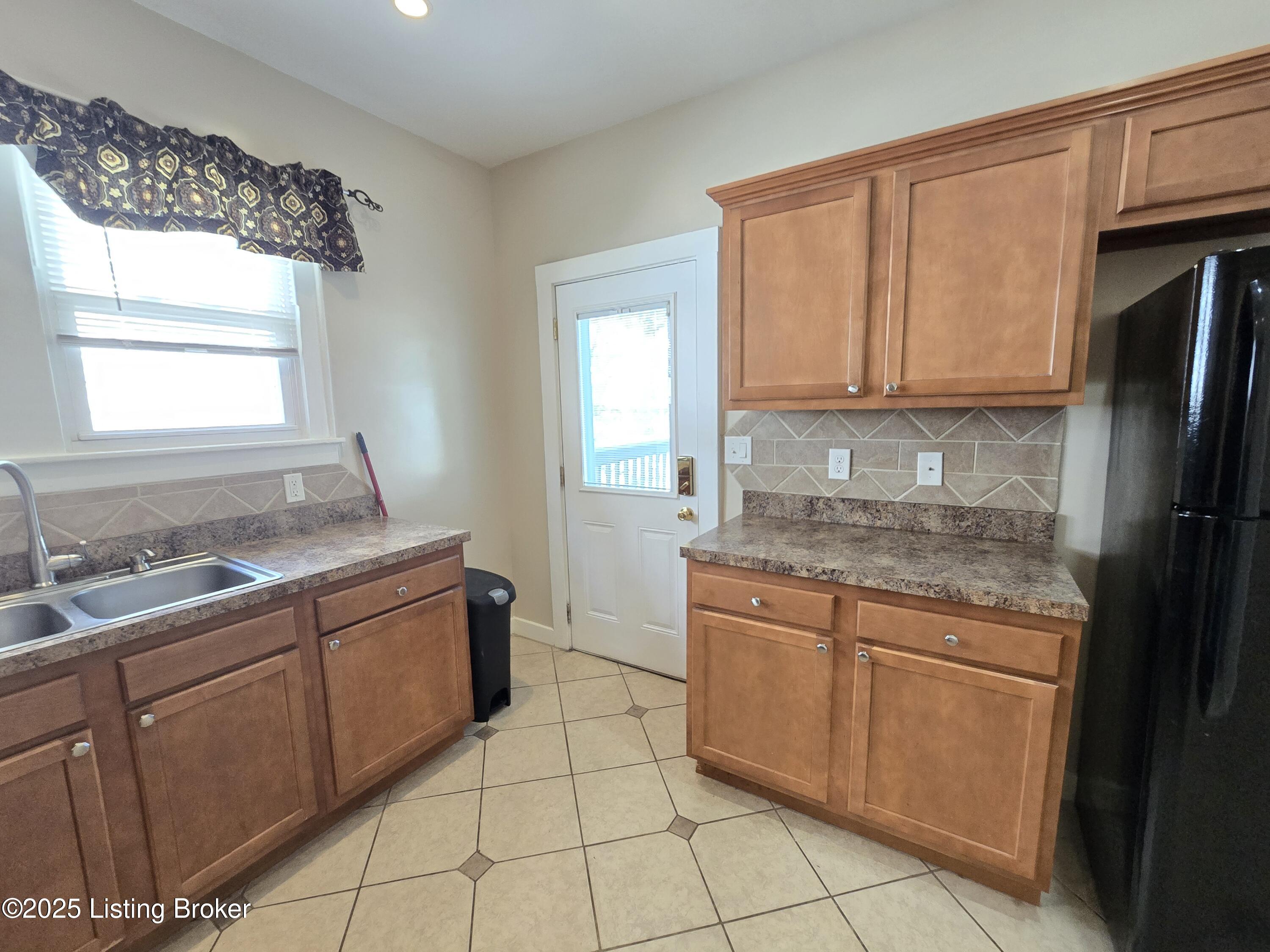 513 E Barbee Ave, Louisville, Kentucky image 28