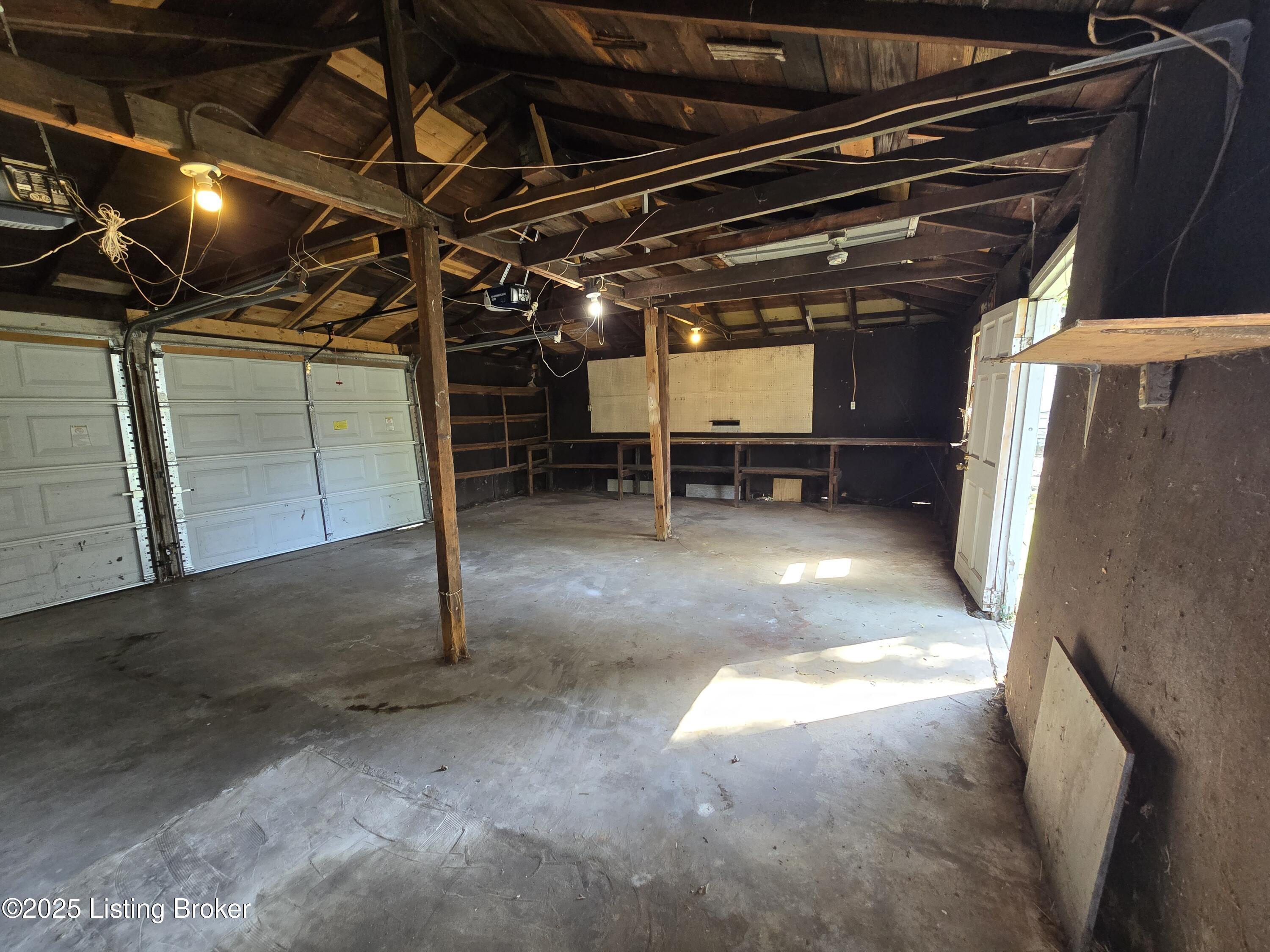 513 E Barbee Ave, Louisville, Kentucky image 39