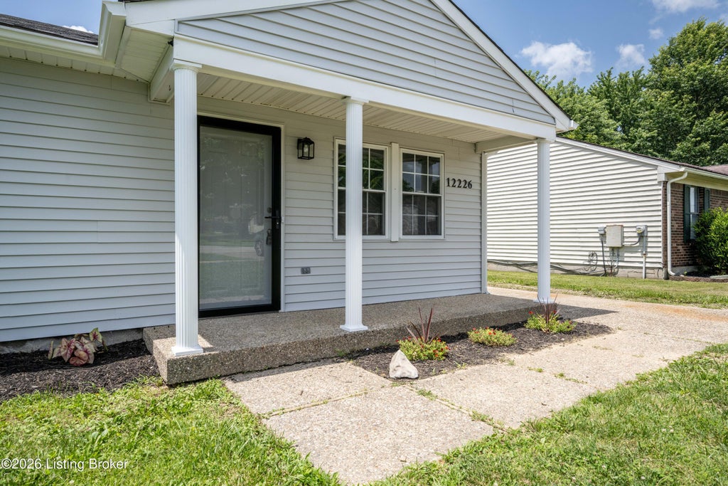 Photo of 12226 Somerset Dr, Louisville, KY 40229 (MLS # 1722188)