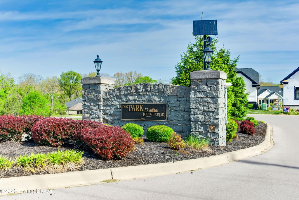 Photo of 213 Locust Park Pl, Louisville, KY 40245 (MLS # 1715385)