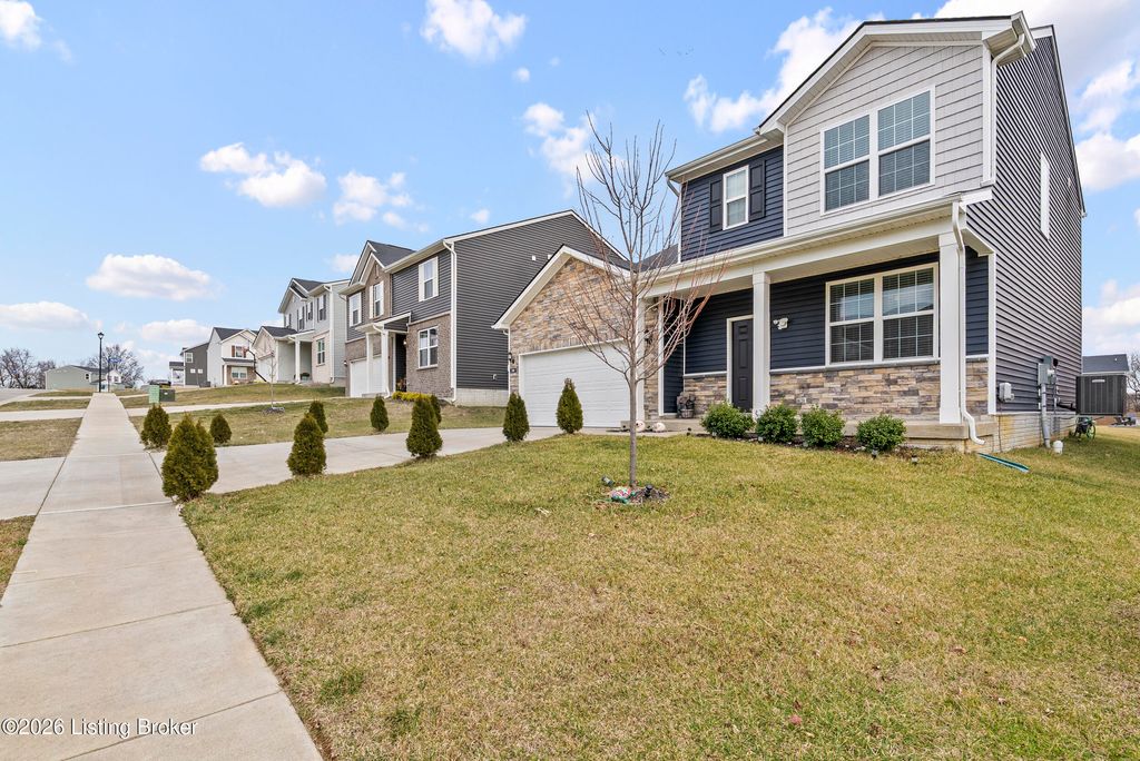 Photo of 240 Ardmore Crossing Dr, Shelbyville, KY 40065 (MLS # 1714120)