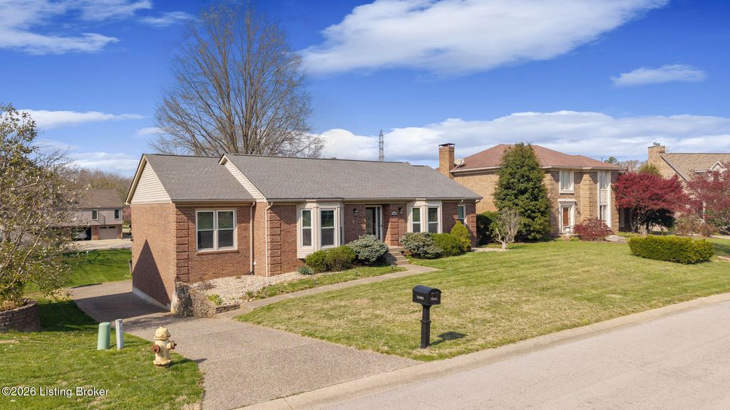 Photo of 12403 Tamworth Ct, Louisville, KY 40299 (MLS # 1713027)