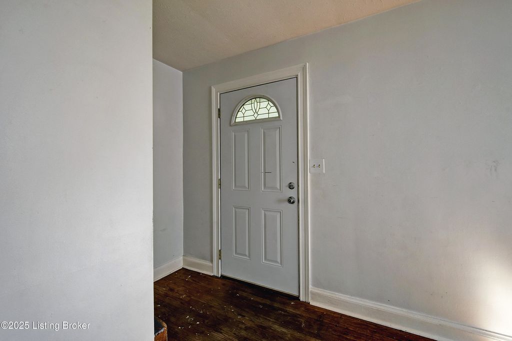 Photo of 1540 McKay Ave, Louisville, KY 40213 (MLS # 1704629)