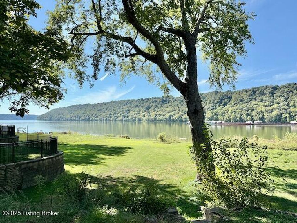 Photo of 6115 Front St, Westport, KY 40077 (MLS # 1681640)