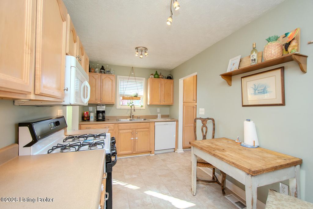 Photo of 1115 Lone Oak Ave, Louisville, KY 40219 (MLS # 1706923)