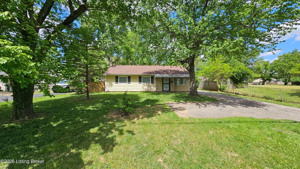 Photo of 5103 Ventura Dr, Louisville, KY 40272 (MLS # 1715013)