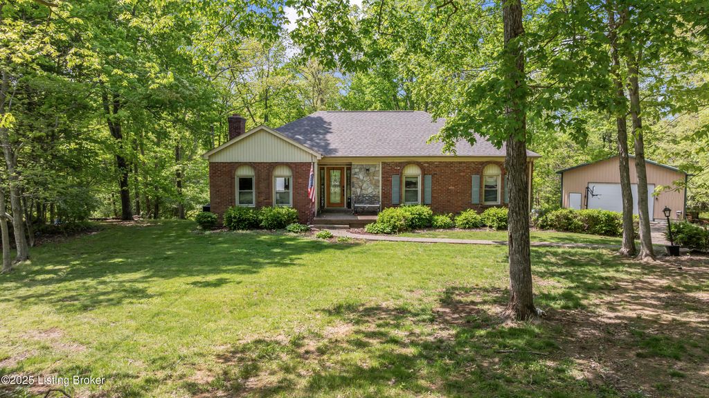 Photo of 2007 Wingfield Cir, La Grange, KY 40031 (MLS # 1684760)