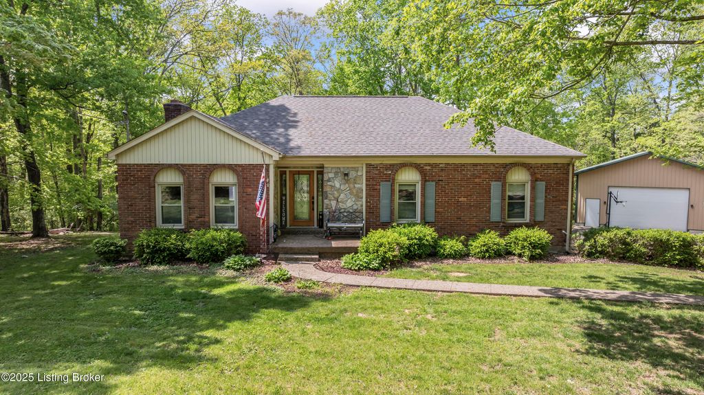 Photo of 2007 Wingfield Cir, La Grange, KY 40031 (MLS # 1684760)