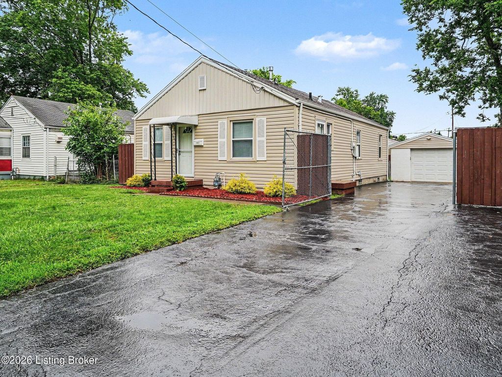 Photo of 1043 Seelbach Ave, Louisville, KY 40215 (MLS # 1718298)
