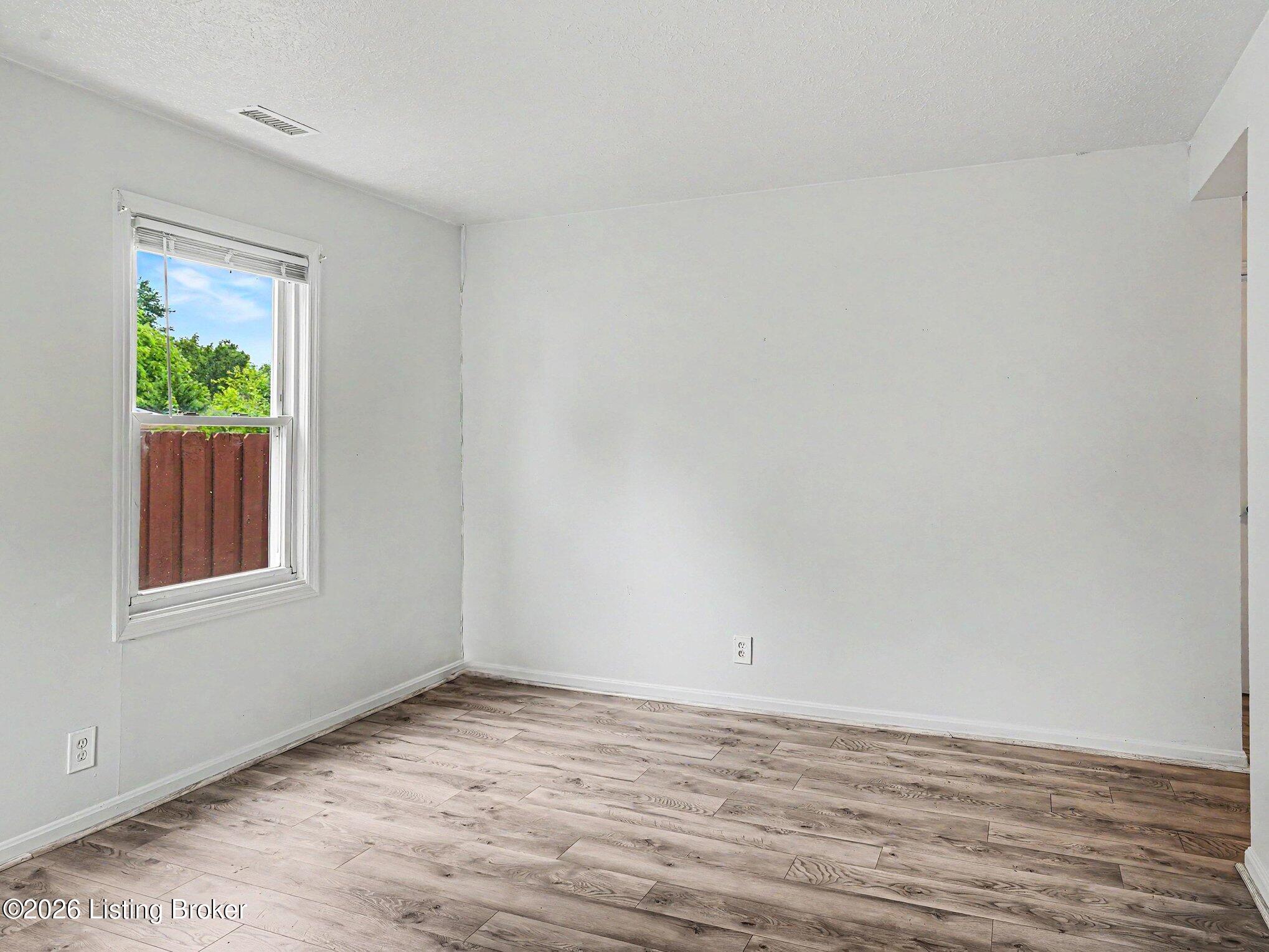 1043 Seelbach Ave