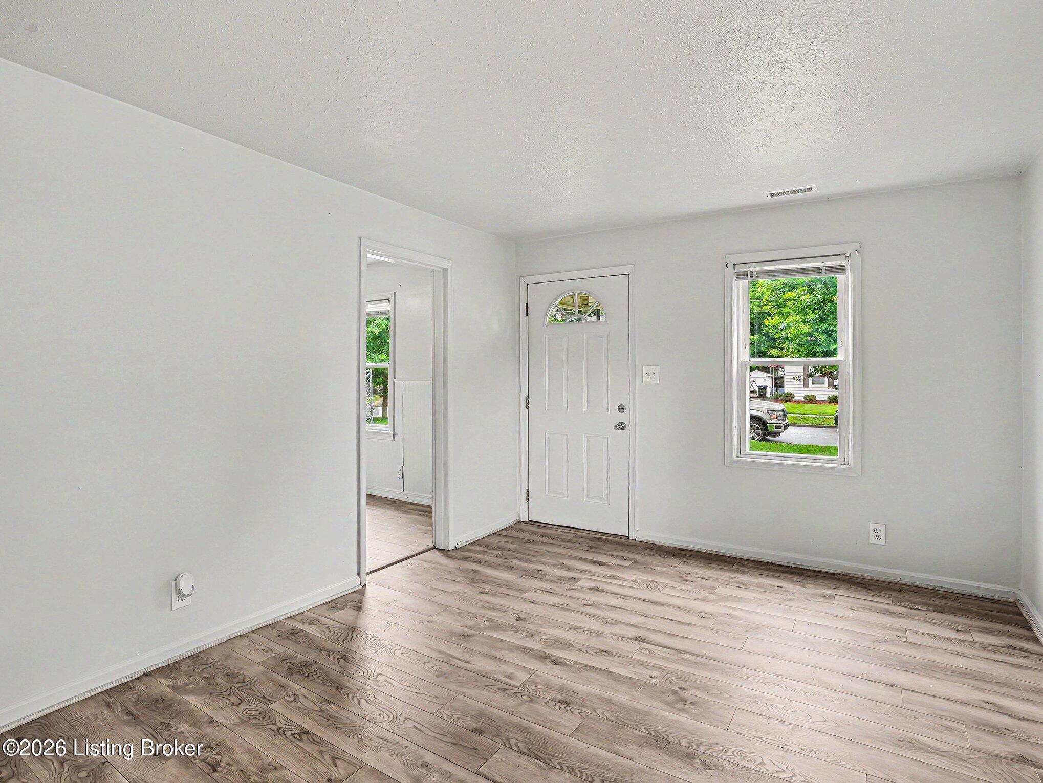 1043 Seelbach Ave