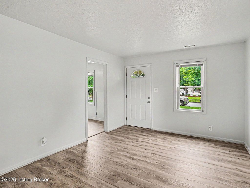 Photo of 1043 Seelbach Ave, Louisville, KY 40215 (MLS # 1718298)