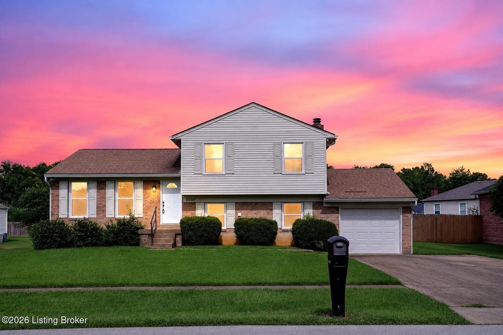 Photo of 8908 Thelma Ln, Louisville, KY 40220 (MLS # 1721804)