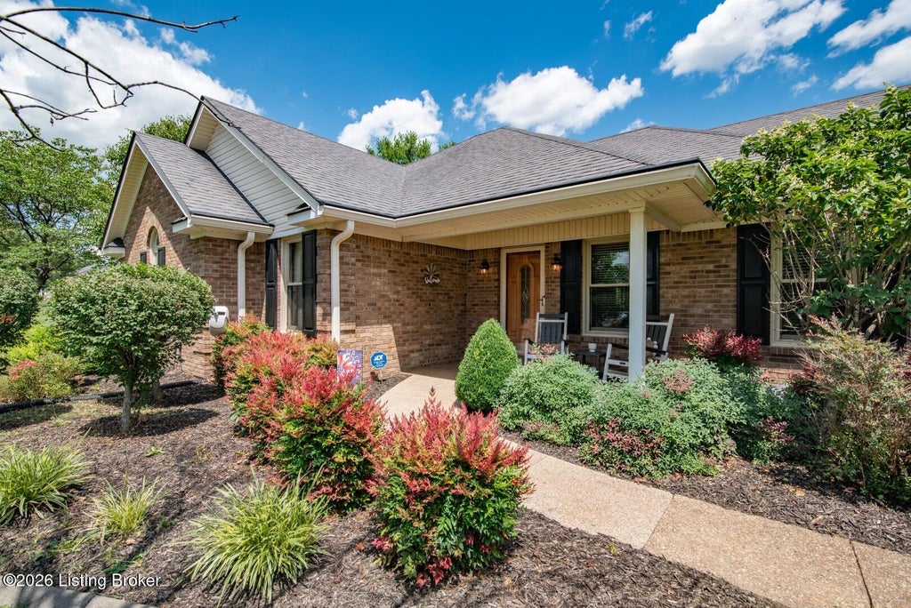 Photo of 103 Coventry Ln, Bardstown, KY 40004 (MLS # 1721417)
