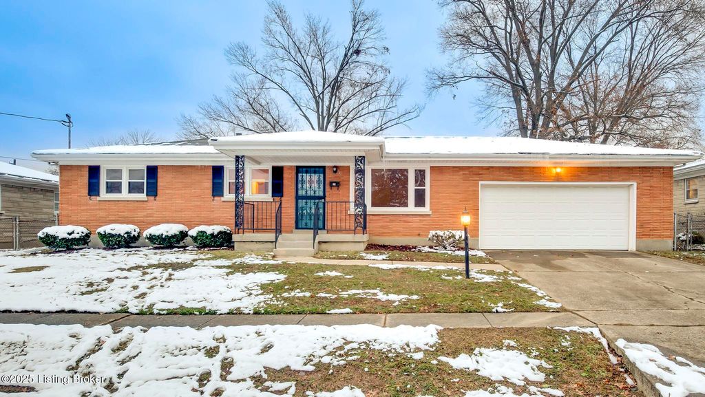 Photo of 2103 Shadow Fern Dr, Louisville, KY 40216 (MLS # 1704750)