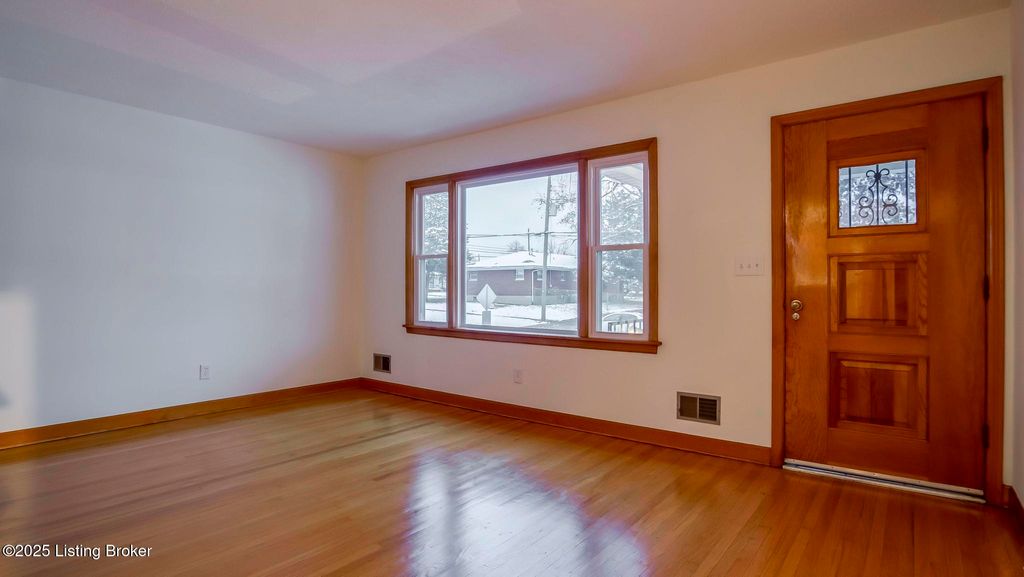 Photo of 2103 Shadow Fern Dr, Louisville, KY 40216 (MLS # 1704750)