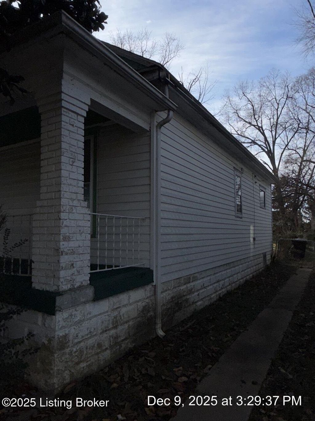 Photo of 822 S 42nd St, Louisville, KY 40211 (MLS # 1705205)