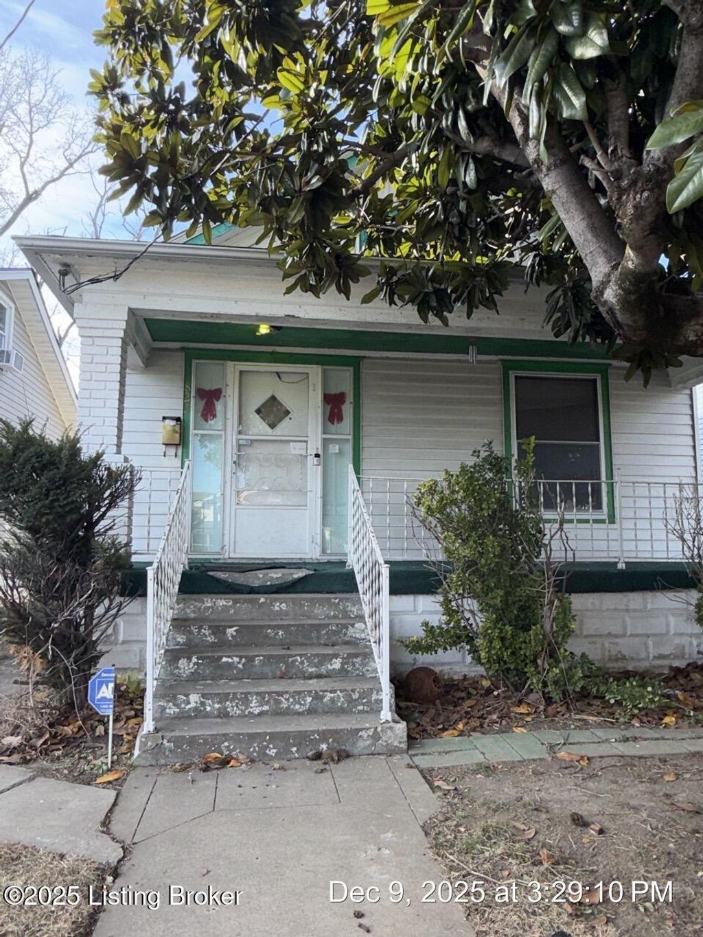 Photo of 822 S 42nd St, Louisville, KY 40211 (MLS # 1705205)