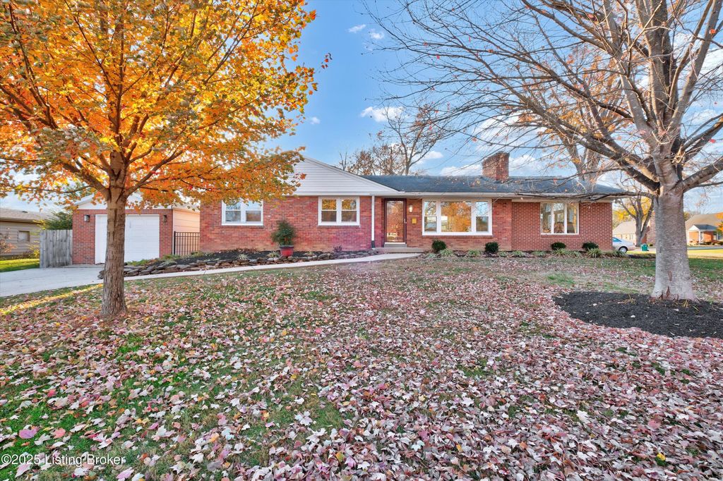 Photo of 316 Short Rd, Louisville, KY 40207 (MLS # 1718883)