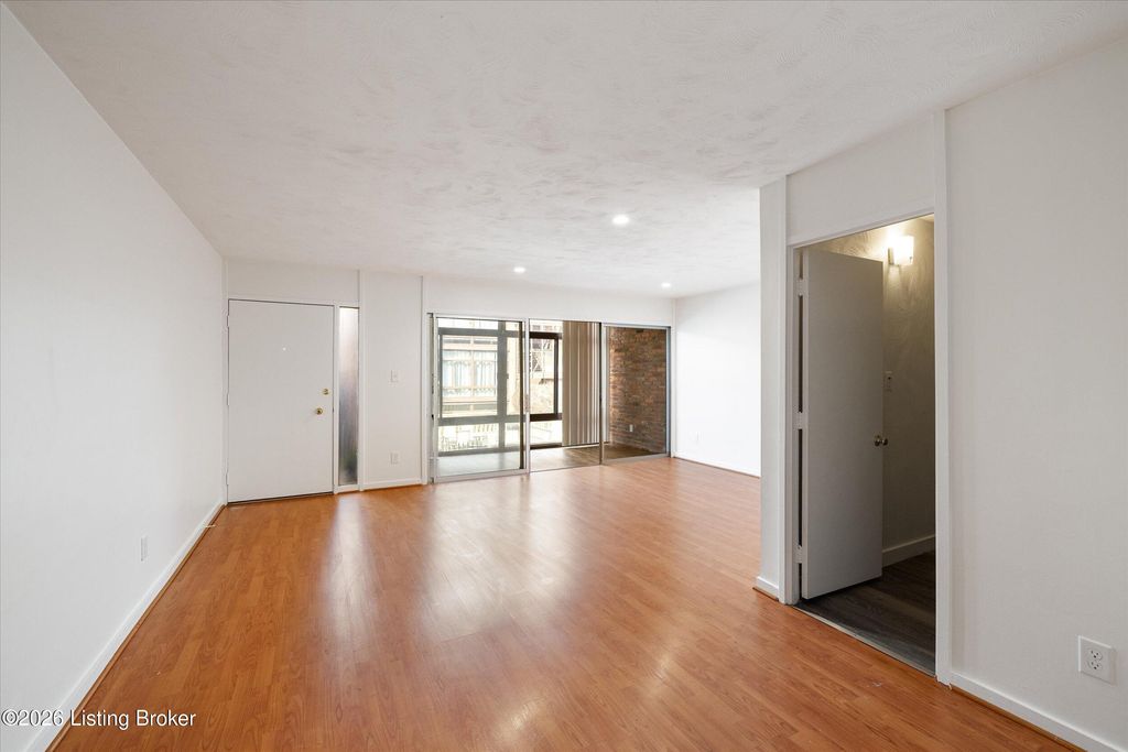 Photo of 1040 Cherokee Rd #APT E4, Louisville, KY 40204 (MLS # 1714838)