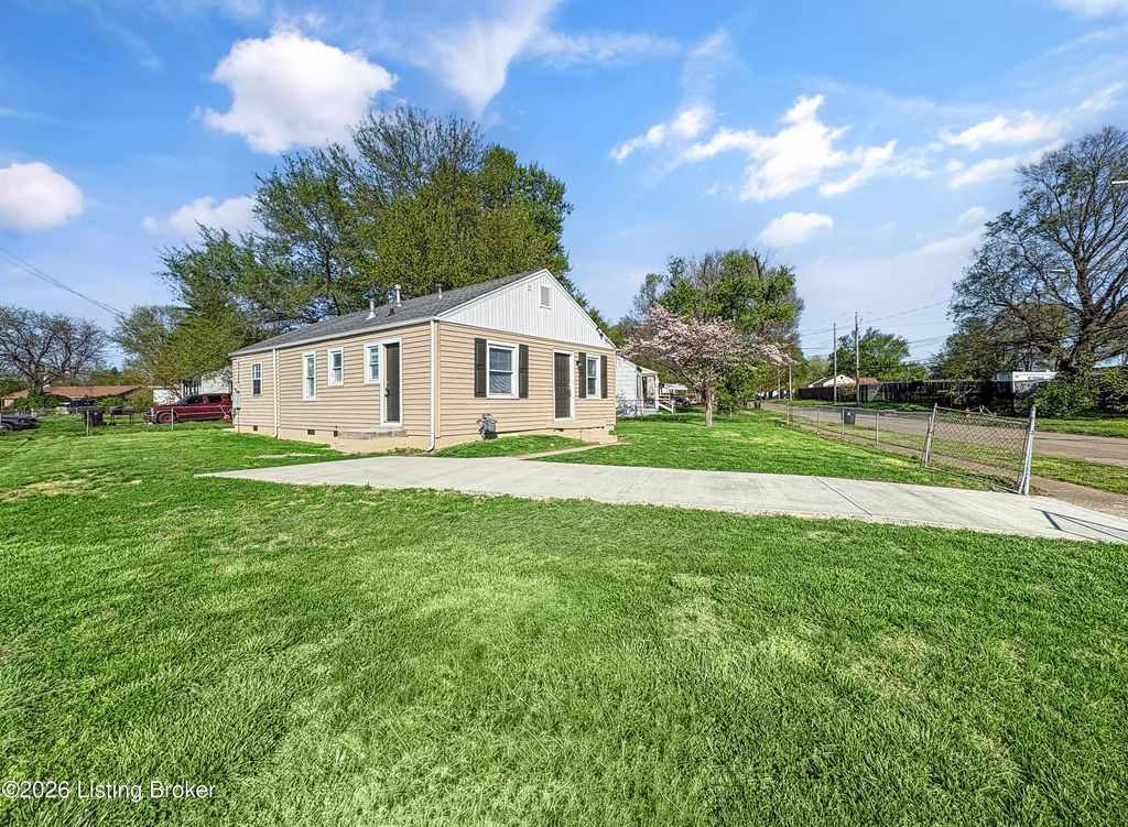 Photo of 3035 Linwood Ave, Louisville, KY 40210 (MLS # 1713712)