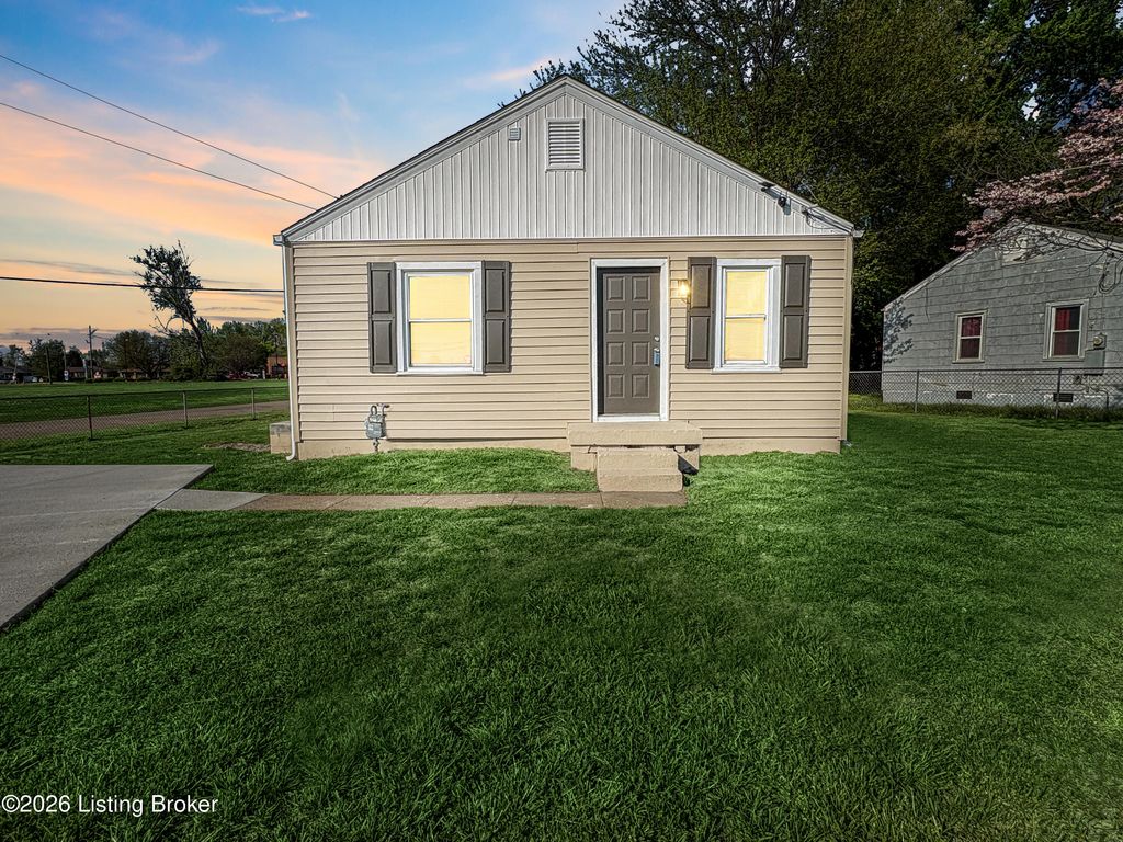 Photo of 3035 Linwood Ave, Louisville, KY 40210 (MLS # 1713712)