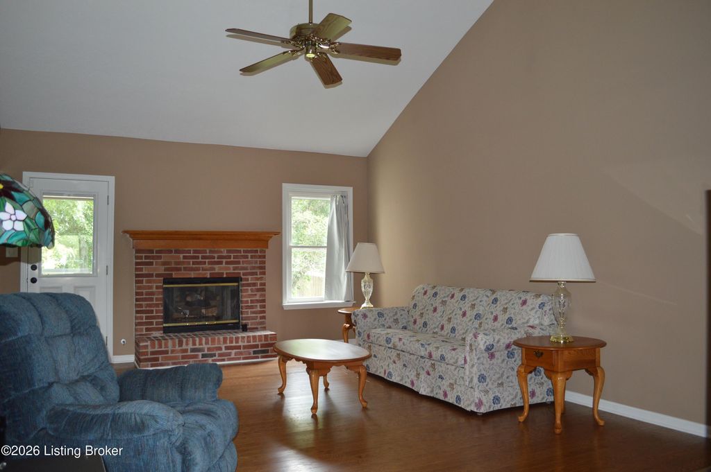 Photo of 4725 Wooded Oak Cir, Louisville, KY 40245 (MLS # 1722281)