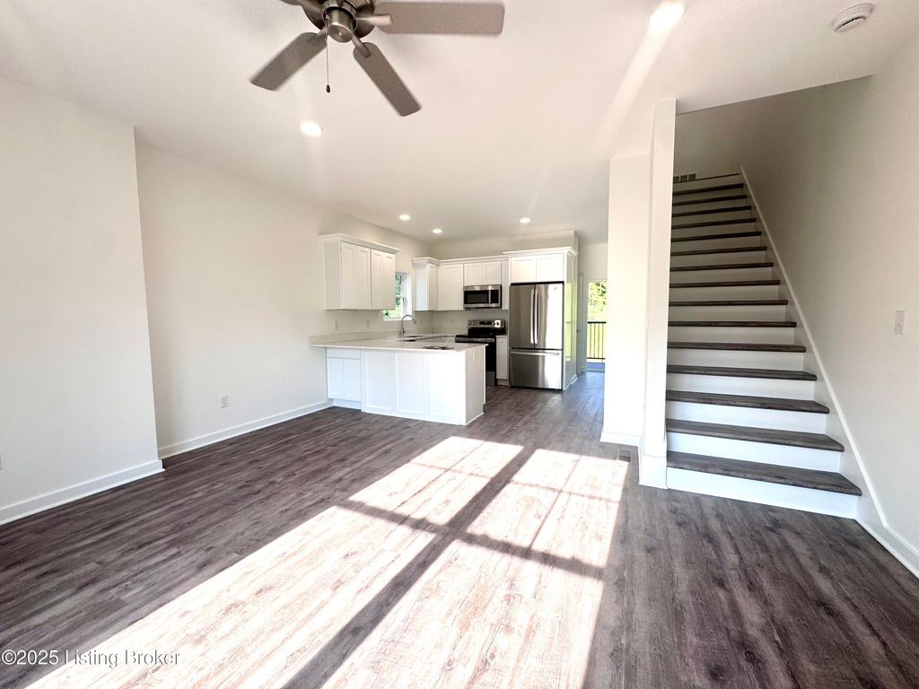 Photo of 7102 Park Vue Dr, Crestwood, KY 40014 (MLS # 1685154)