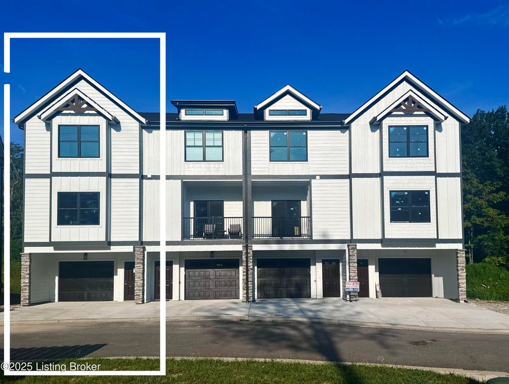 Photo of 7102 Park Vue Dr, Crestwood, KY 40014 (MLS # 1685154)