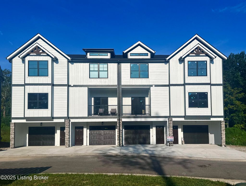 Photo of 7102 Park Vue Dr, Crestwood, KY 40014 (MLS # 1685154)