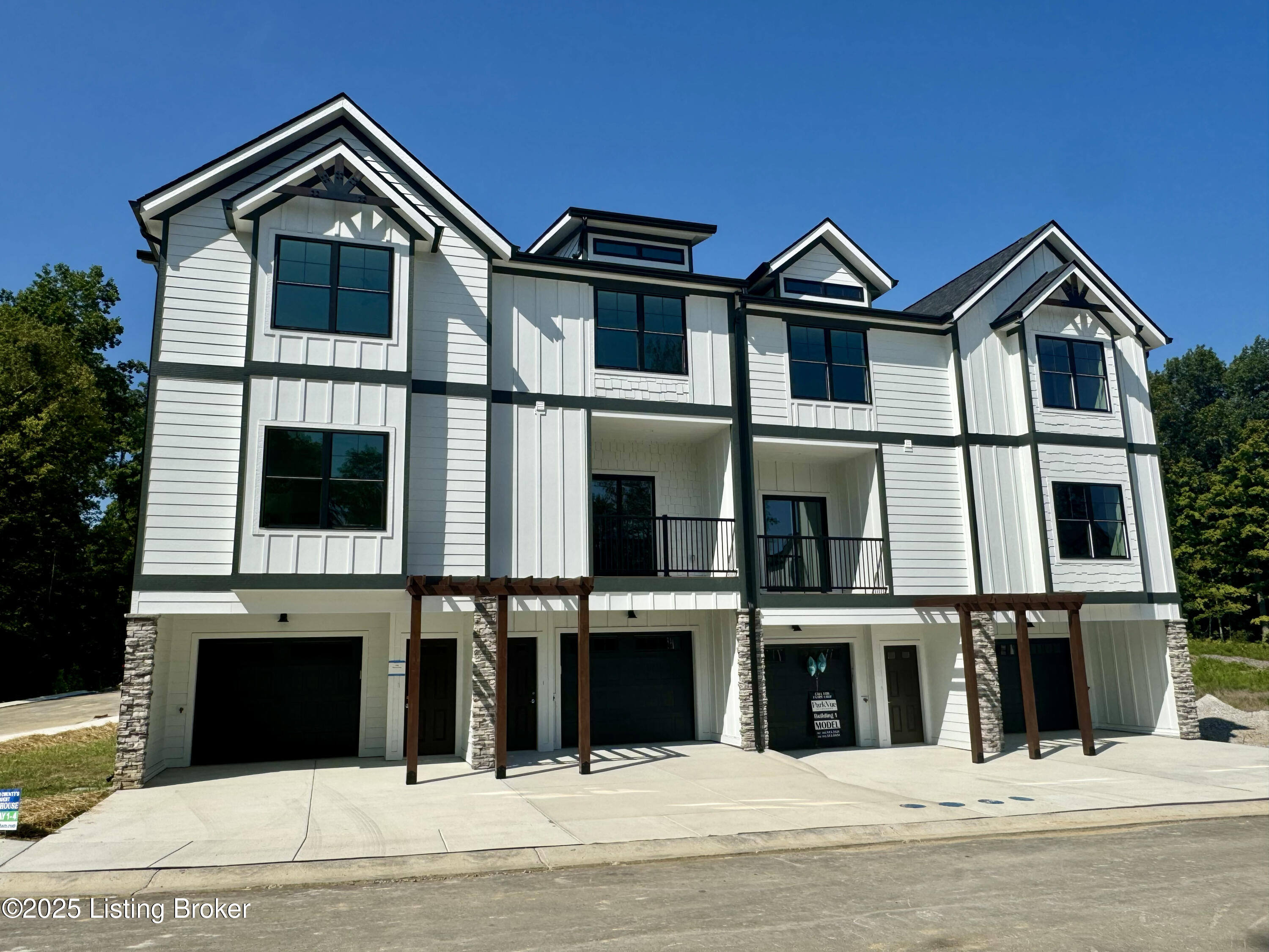 7102 Park Vue Dr, Crestwood, Pennsylvania image 1