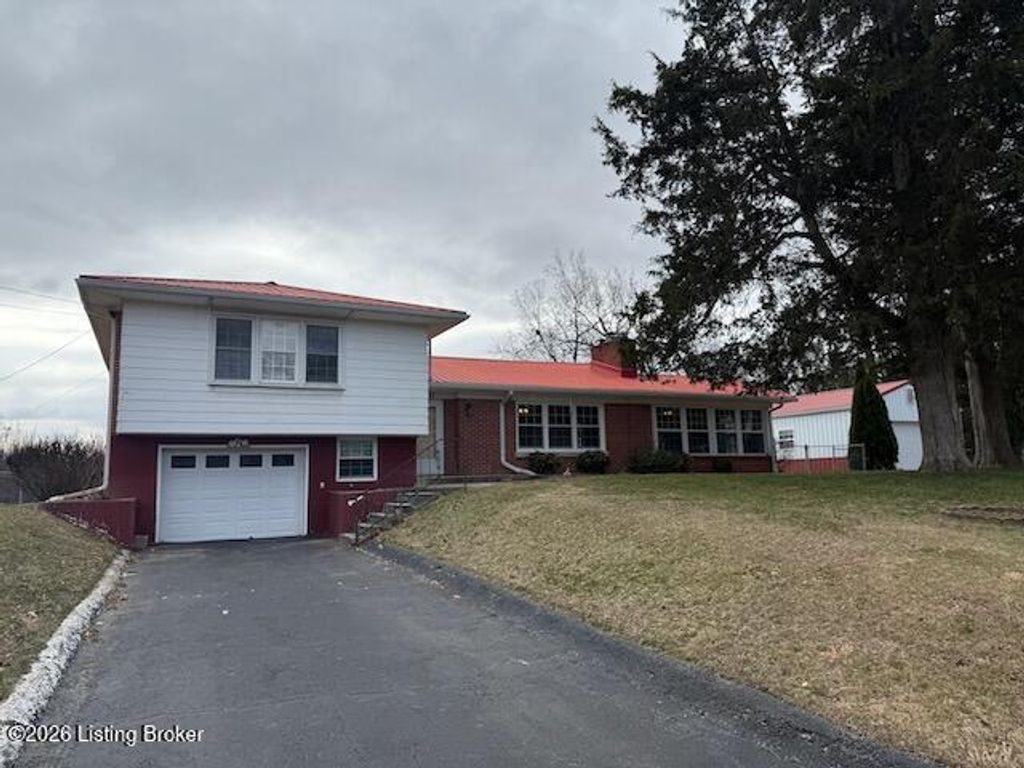 Photo of 330 Park Ave, Radcliff, KY 40160 (MLS # 1709635)