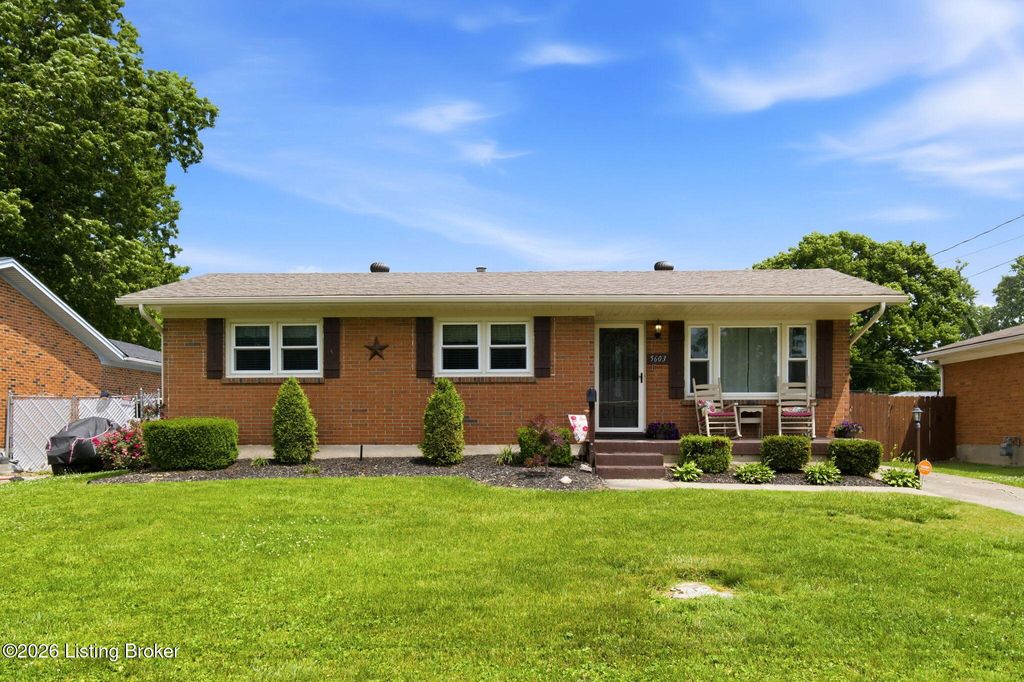 Photo of 5603 Barksdale Dr, Louisville, KY 40258 (MLS # 1718120)