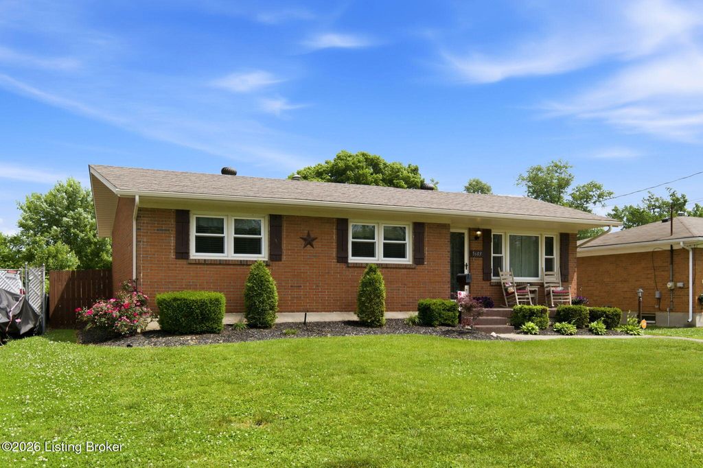 Photo of 5603 Barksdale Dr, Louisville, KY 40258 (MLS # 1718120)