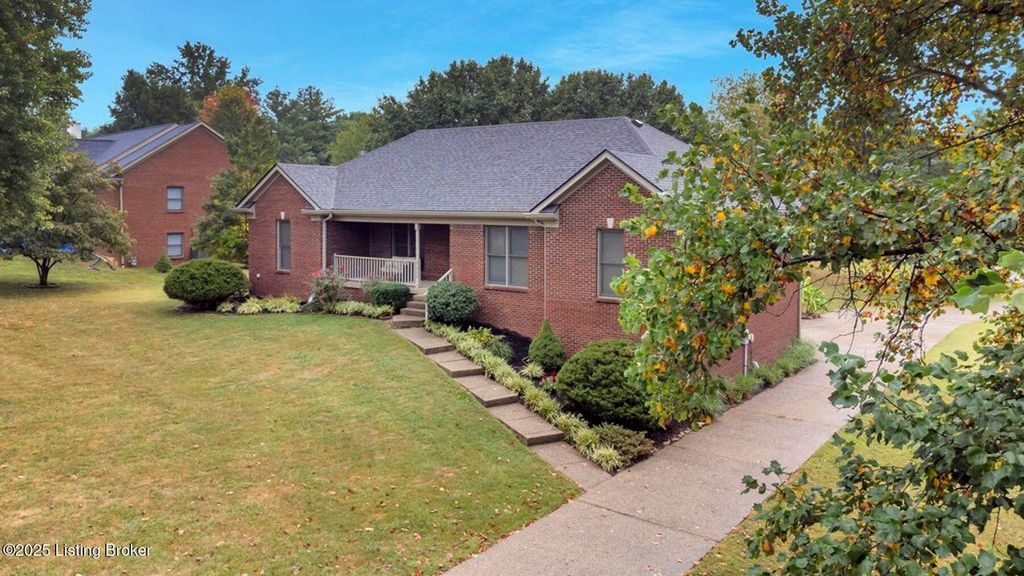 Photo of 1009 Verity Way, Goshen, KY 40026 (MLS # 1697425)