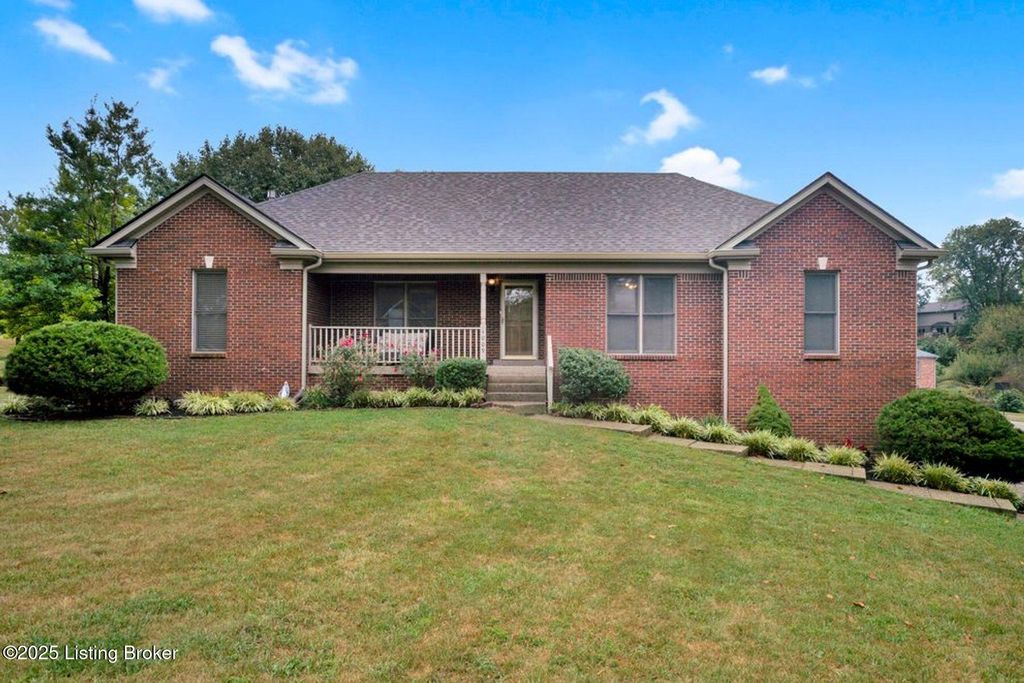 Photo of 1009 Verity Way, Goshen, KY 40026 (MLS # 1697425)