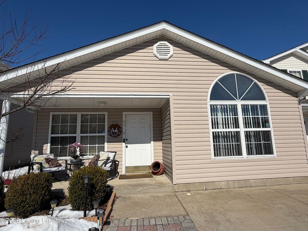 Photo of 6516 Cottagemeadow Dr, Louisville, KY 40218 (MLS # 1717952)