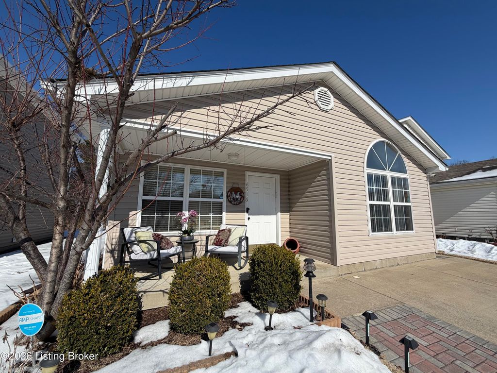 Photo of 6516 Cottagemeadow Dr, Louisville, KY 40218 (MLS # 1717952)