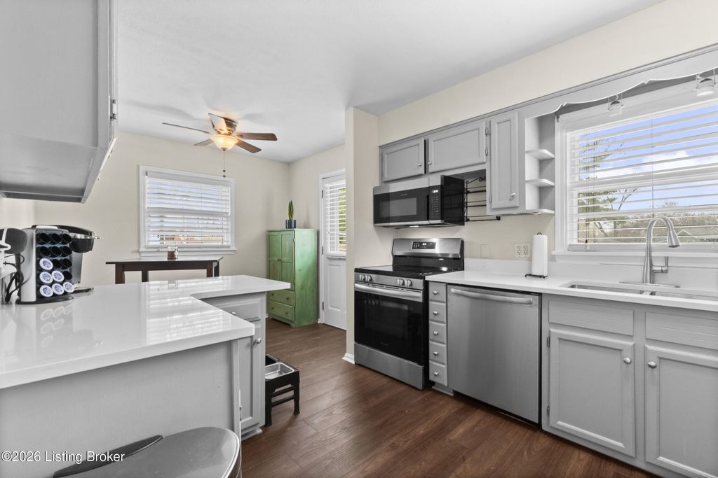 Photo of 3140 Hunsinger Ln, Louisville, KY 40220 (MLS # 1713391)