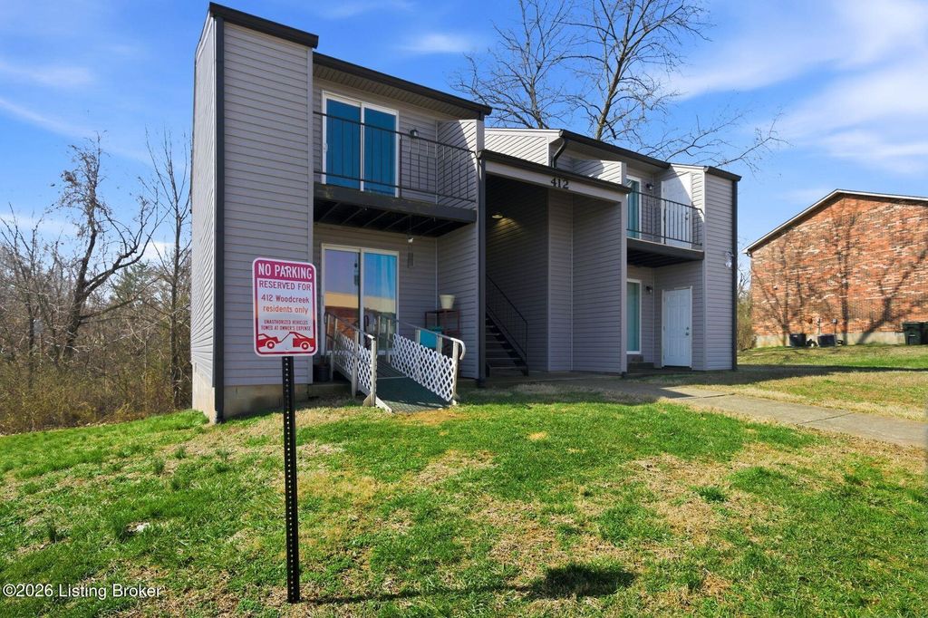 Photo of 412 Wood Creek Dr, Radcliff, KY 40160 (MLS # 1711118)