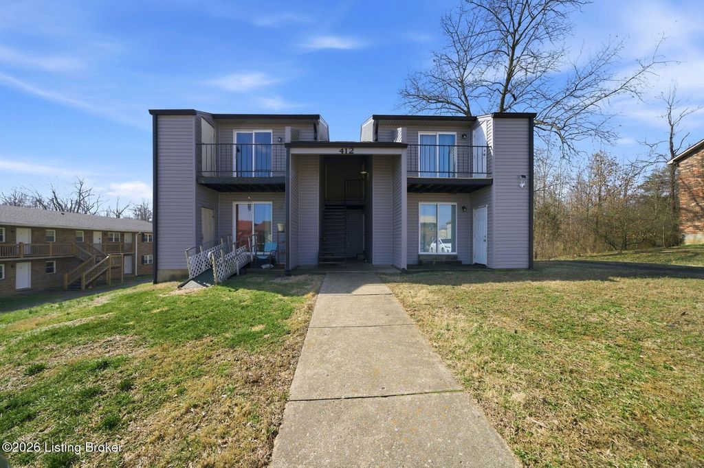 Photo of 412 Wood Creek Dr, Radcliff, KY 40160 (MLS # 1711118)