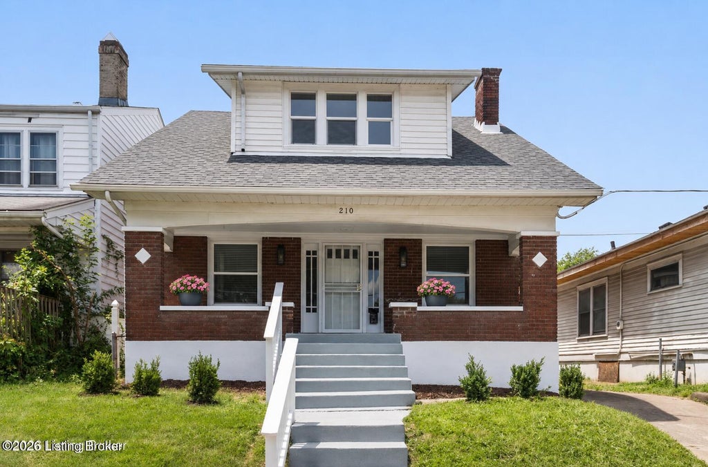 Photo of 210 S 39th St, Louisville, KY 40212 (MLS # 1721103)