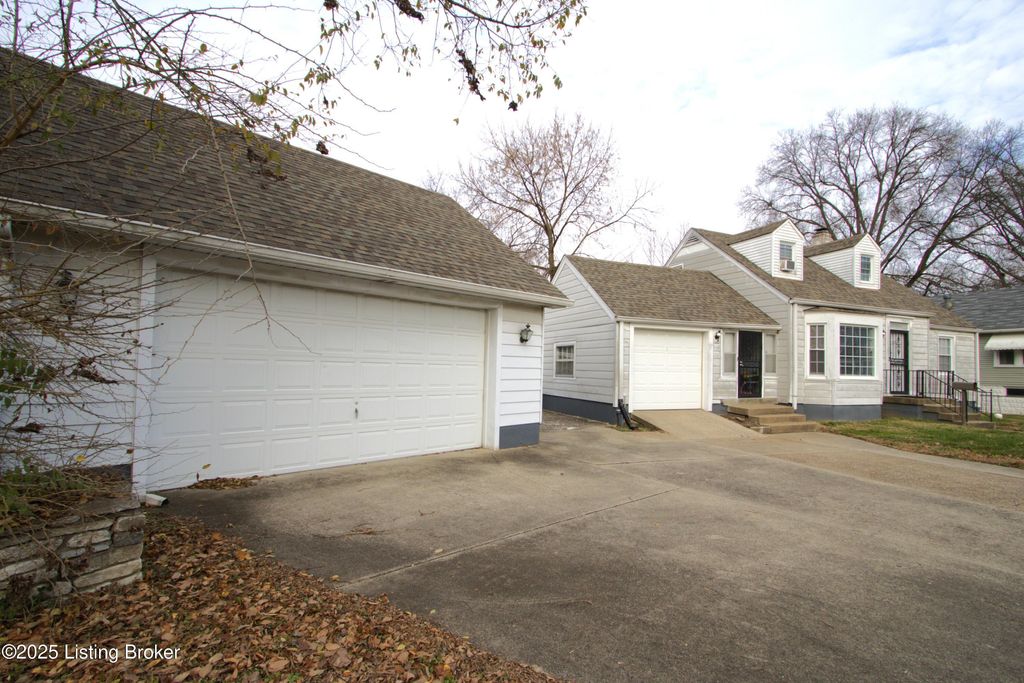 Photo of 1009 W Ashland Ave, Louisville, KY 40215 (MLS # 1704645)