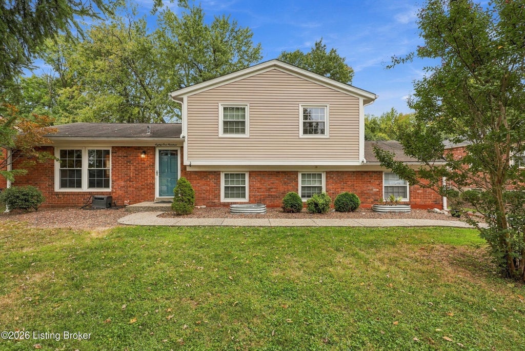 Photo of 8100 Huntsman Trail, Louisville, KY 40291 (MLS # 1731589)
