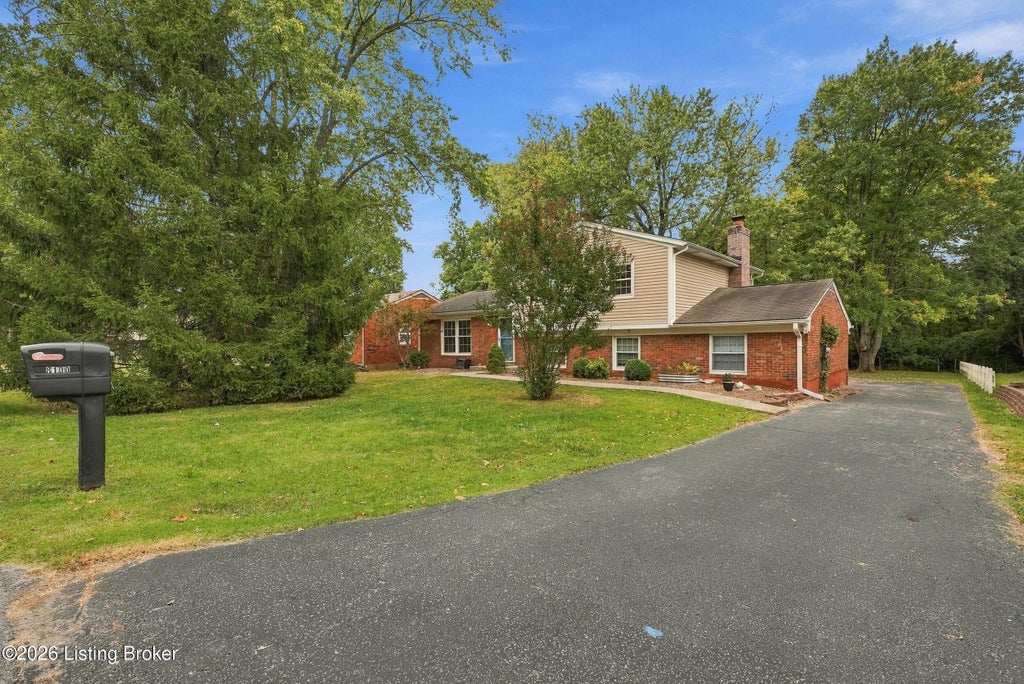 Photo of 8100 Huntsman Trail, Louisville, KY 40291 (MLS # 1731589)