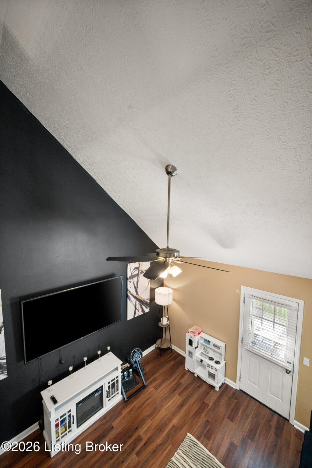 Photo of 3913 Mimosa View Dr, Louisville, KY 40299 (MLS # 1729495)