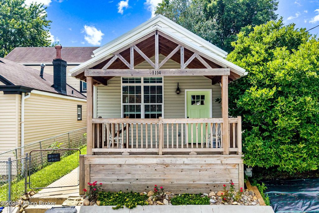 Photo of 1114 E Saint Catherine St, Louisville, KY 40204 (MLS # 1722212)