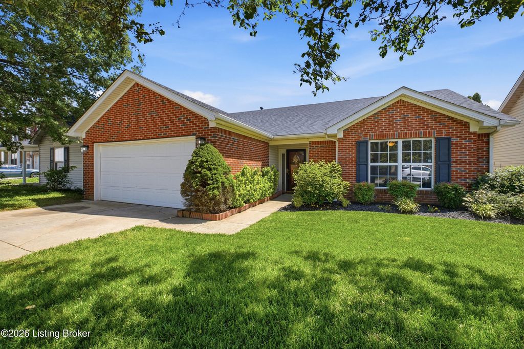 Photo of 6004 Grandel Pointe Ct, Louisville, KY 40258 (MLS # 1718957)