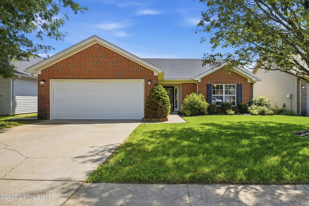 Photo of 6004 Grandel Pointe Ct, Louisville, KY 40258 (MLS # 1718957)